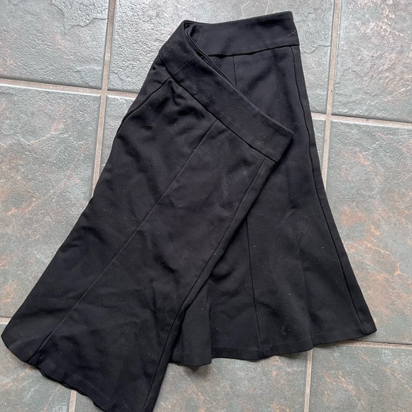 Reitmans. Woman’s black skirt size 9 - Picture 3 of 3